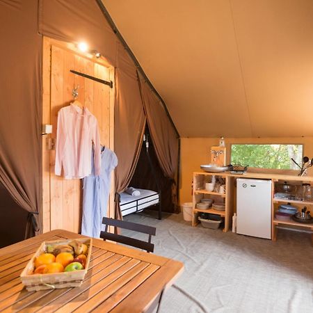 Huttopia Lac D'Aiguebelette Saint-Alban-de-Montbel Екстер'єр фото